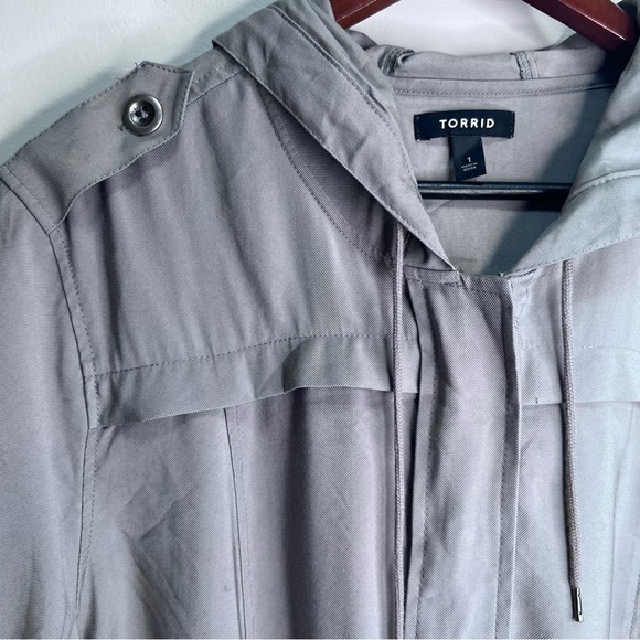 Torrid Grey Twill Hooded Crop Jacket Size 1x - Picture 8 of 15